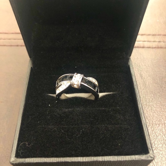 Silver ring with white and black stones - Picture 2 of 12